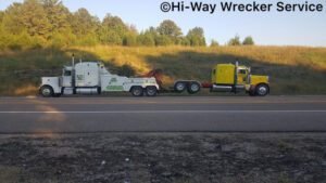 Hi-Way Wrecker Tire & Salvage tow service company in Bethel Springs, Tennessee offering 24 hour towing near me
