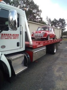 Hutch Wrecker Service tow service company in Hamlet, North Carolina offering 24 hour towing near me