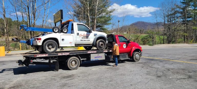 Mickey’s Towing and Garage Tow Service in Brownsville, Kentucky
