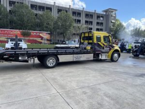 STRANDED TOWING tow service company in , offering 24 hour towing near me