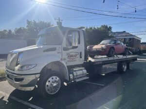 Giant Towing tow service company in , offering 24 hour towing near me