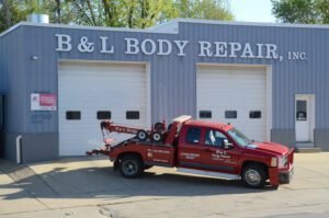 B & L Body Repair, Inc. tow service company in Oelwein, Iowa offering 24 hour towing near me
