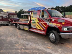 Lee Torres Towing tow service company in , offering 24 hour towing near me