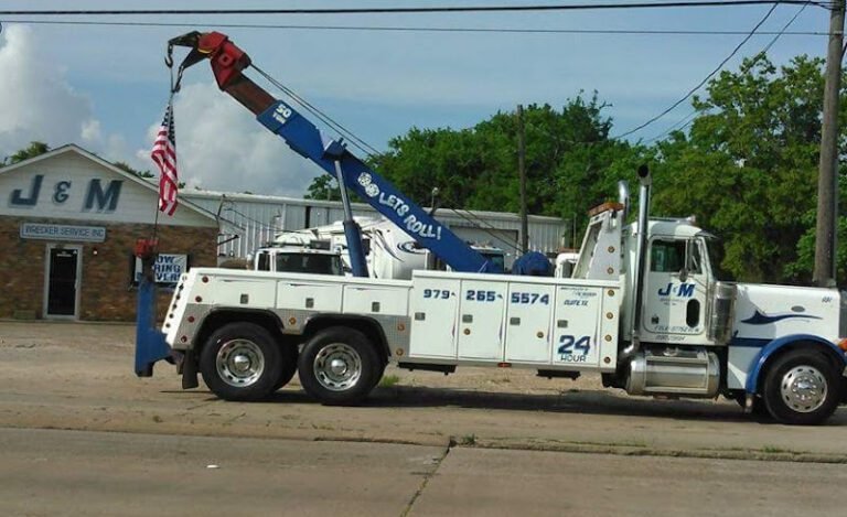J & M Wrecker Services, Inc Tow Service in Clute, Texas