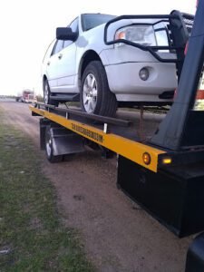 Cardenas Body Shop & Wrecker Service tow service company in Carrizo Springs, Texas offering 24 hour towing near me