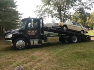 Big Joe's Hook & Tow tow service company in Center Rutland, Vermont offering 24 hour towing near me