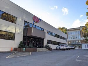 AAA Portland Service Center tow service company in Portland, Oregon offering 24 hour towing near me