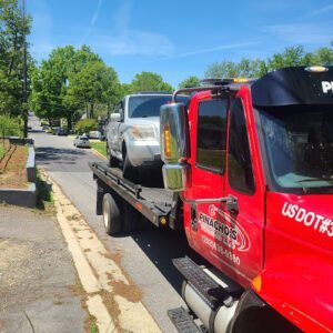 Pinachos Towing LLC tow service company in Hyattsville, Maryland offering 24 hour towing near me