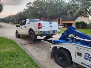 Servicio de gruas Houston tow service company in Houston, TX offering 24 hour towing near me