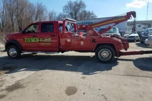 Tom's 24 Hour Towing Services tow service company in Springfield, Illinois offering 24 hour towing near me