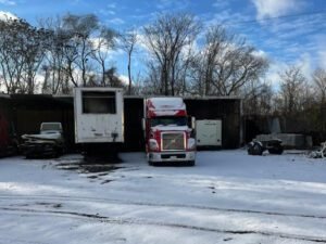 United Heavy Duty Truck Towing Services tow service company in Detroit, Michigan offering 24 hour towing near me